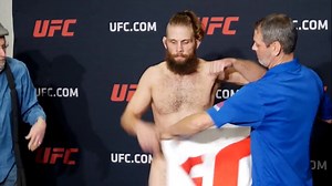 Towel Malfunction - Nik Lentz UFC 208 Weigh-Ins