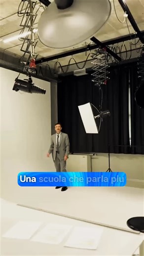 Vincenzo Gullotta Sovrintendente scuola italiana Alto Adige on Instagram: "Progetti CLIL, scambi, esperienze interculturali, Lise: le lingue diventano strumento di partecipazione e cittadinanza. Una scuola che parla più lingue, pensa più in grande. Il futuro è multilingue. Cosa ne pensi? #plurilinguismo #altoadige #scuola #lingue"