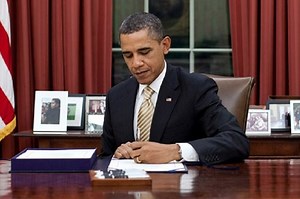 Cool Obama tells man he wasn't planning to kiss his girlfriend