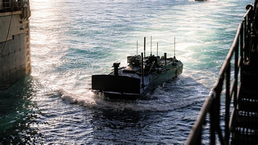 Marines train at sea with USS Comstock amphibious ship
