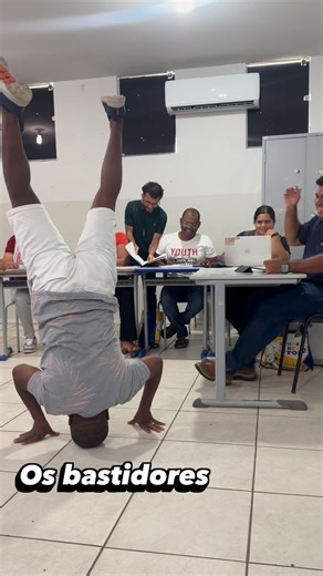 Warley 🏃🏻‍♂️ on Instagram: "É cada perrengue que o professor passa durante o ano… mas a gente se diverte. Expectativa para a volta as aulas. #voltaasaulas #educação #escola #fy #fypage"