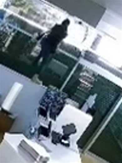Thieves Target Multiple Chemists in Melbourne