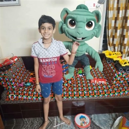 hulk toy turns into cartoon hulk