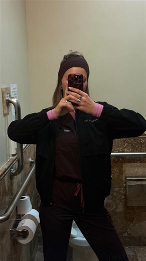 ash on Instagram: "An extra 10 minutes for a better 10 days? Mmhmm #fyp #newgradnurse #prolash #diyeyelashextensions #beautyhacks"