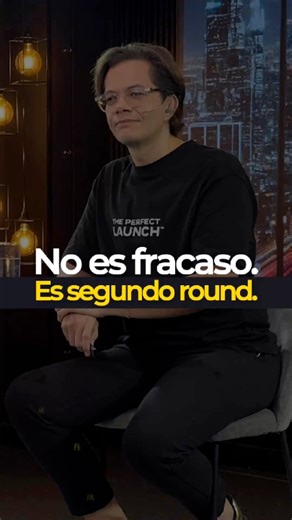 14K views · 442 reactions | Recomenzar no es un castigo, es el ciclo natural del crecimiento. Cada dos o tres años, la vida te reinicia: cambias de negocio, de casa, de rumbo… de piel. En los negocios, como en la vida, quien no se actualiza… se apaga. Y tú, ¿hace cuánto no te reinventas? | Álvaro Luque | Facebook