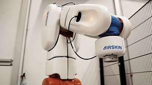 Human-robot collaboration - safe and productive interaction | KUKA Global