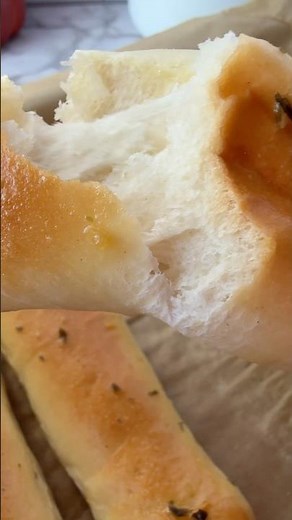 Copycat Olive Garden Breadsticks | Soft, Fluffy & Easy Homemade Breadsticks