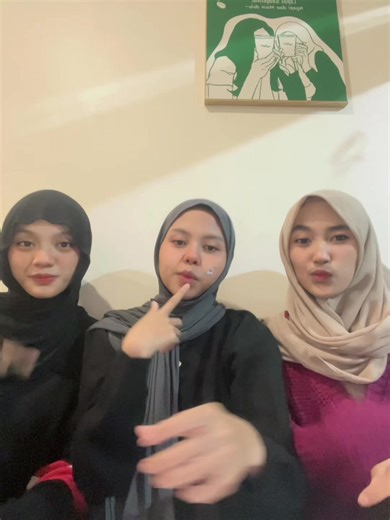 Aiyaa (@plutopawss_)’s videos with suara asli - c