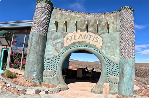 Inside the Off-Grid Earthship Community in New Mexico (YouTube film review)
