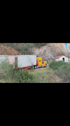 237K views · 9.1K reactions | Algo bien ese Convoy fullero  #traileros #trucking #Bendiciones #Full #PeterbiltPower #cascadia | Moises Rosete Gonzalez | Facebook