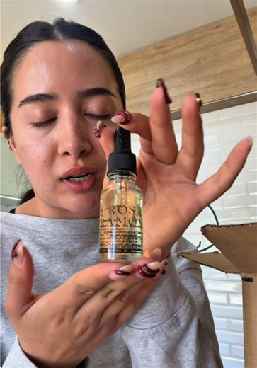 Hoy voy a una cena y estoy eligiendo qué productos de Skin Inc llevar como detalle para cada persona. Skincare pensado según cada quien, porque no todos usamos lo mismo y eso también habla de cuidado. #SkinInc #Skincare #Regalos