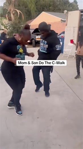 Welcome To California Baby We C-Walk #cwalk #cwalkchallenge #cripwalk #crips #og #footwork #westcoast #gang #family #gangland #fypシ゚viralシfypシ゚ #foryou #foryoupage | Gangbanginmusic