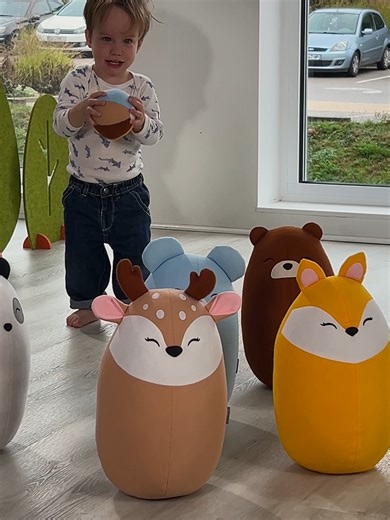 🎳 Le bowling version XXL : impossible de résister ! Quilles en tissu, douces et légères : les tout-petits visent, lancent… et recommencent 😄 Un super jeu d’adresse pour travailler coordination et motricité. 💬 Record à battre : combien d’animaux tombent en 1 lancer ? Bowling géant Les animaux de la forêt Wesco - réf : 72104 #wesco #onjoueavecwesco #motricite #jeudadresse #petiteenfance