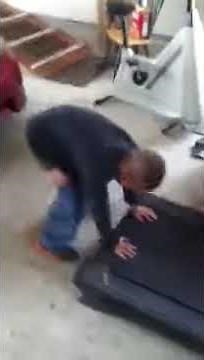 Kid loose his pants