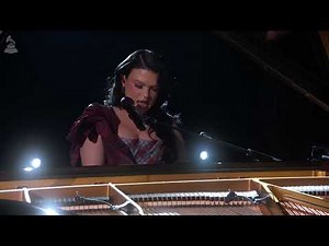 Lola Young Performs a Stripped-Back “Messy” LIVE at the 2026 GRAMMYs