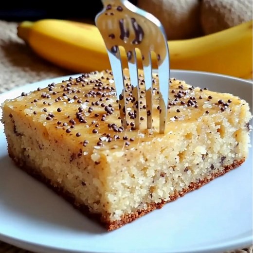 Gâteau Diététique aux Bananes Un dessert rapide et sain, ce gâteau aux bananes est parfait pour satisfaire vos envies de douceur sans culpabilité. Profitez de sa texture moelleuse à chaque dégustation. Ingrédients : - 2 bananes mûres - 2 œufs - 100 g de flocons d'avoine - 1 cuillère à café de levure chimique - 1 cuillère à café de vanille - 1 pincée de sel Instructions : 1. Préchauffez le four : 1.1. Préchauffez votre four à 180°C (350°F). Graissez légèrement un moule à gâteau. 2. Préparez la Pâ