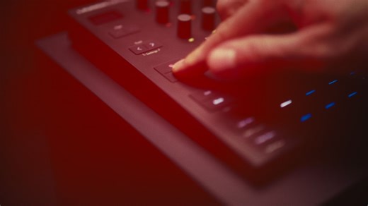 为您介绍新品 LaunchControl XL // Novation