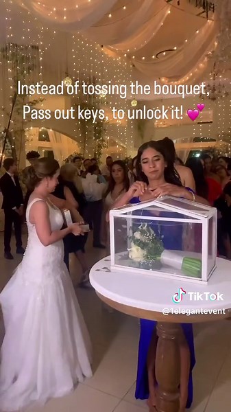 🗝️🔐🔑💖💐 So we found another fun alternative to the bouquet toss!!! Pass out random keys to your bouquet game participants (or “single ladies”) and whoever’s key opens it gets the bouquet or a gift! 🙌🏽🙌🏽 Yet another way to keep the peeps from knocking each other out over a bouquet, safe options are fun too and so is the traditional way if everyone is careful! Let us know, are you doing a version of this, the traditional toss, or opting out completely? Share with us, we’d love to know!!! #