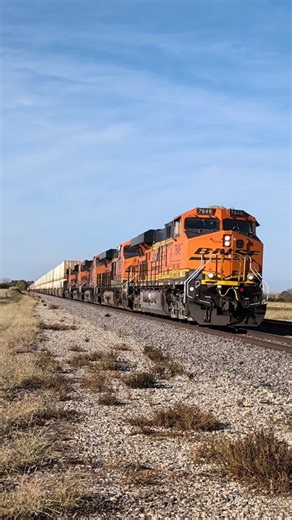 This train covered a thousand feet in the blink of an eye. #trains #railroad #trainspotting #freighttrain | Midwest Railroads