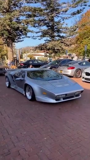 Vector W8 - 650 лошадок из прошлого, цена в космосе - 55 млн руб!