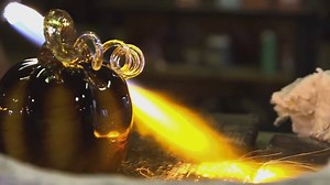 Carve out some fun during #Vetro's Glass Pumpkin Help-Creates October 7-29. Select from five fabulous fall colors and assist our professional glassblowers in the process. Click here to book: http://bit.ly/2dBHMF4 #glassblowing #GrapevineTX | Vetro Glass Blowing Studio & Fine Art Gallery