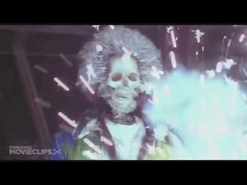 Home Alone 2 - Marv gets electrocuted (in reverse)