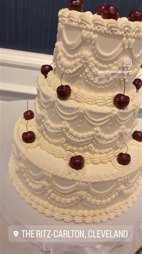 A beautiful buttercream vintage wedding cake😍😍😍 | The White Flower Cake Shoppe ETON Chagrin