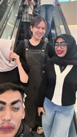 filter face funny prank escalator 😂#prank #funnyshorts #funny #comedy #foryou #funnyvideos