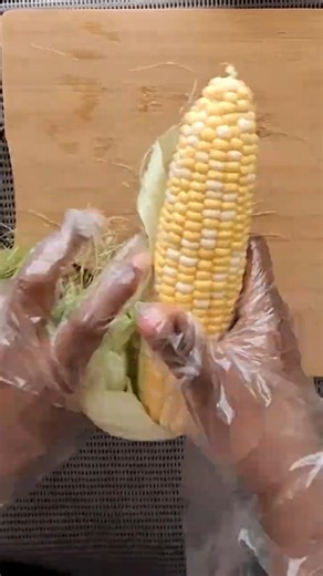 The Easiest Way to Remove Corn from the Cob 🌽💛