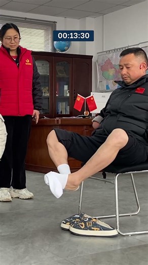 Fastest time to put on a pair of socks with the feet 🧦