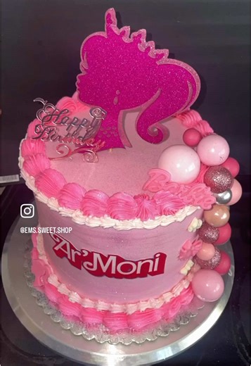 Check out this fabulous pink Barbie cake and matching desserts that I made! perfect for a glamorous celebration! From the vibrant pink hues to the elegant details, it’s every Barbie lover’s dream come true. Whether you’re hosting a birthday party or a themed event, this cake and treats are sure to steal the show! #BarbieCake #PinkCake #BarbieTreats #CakeDesign #PinkThemedParty #CakeArt #BarbieLovers #CakeInspiration #SweetTreats #CakeGoals #DessertLovers #BarbieDreams #CakeDecorating #EmsSweetSh