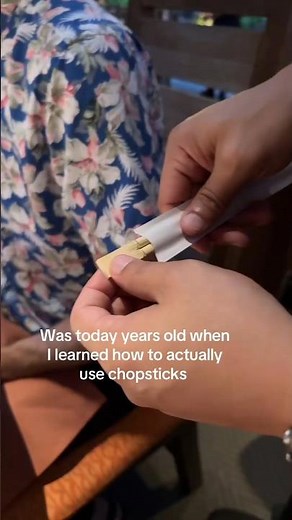 Learn how to properly use chopsticks 🥢