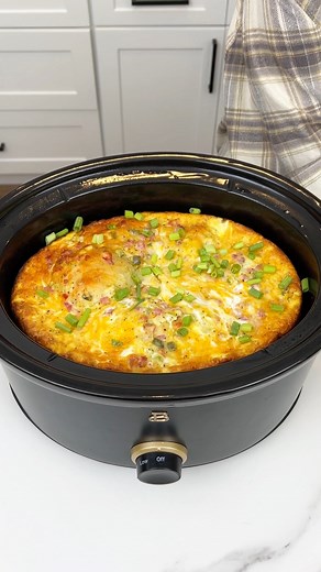 Easy crockpot breakfast I make a breakfast casserole in my slow cooker. | Justine Kameron