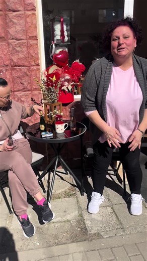 Vine vara bine-mi pare,în grădină am o floare,ploaia o va crește mare…..vine ploaia bine-mi pare:)) #vara #floare #chefdemuncazero😂😂😂 #albaiulia #hailabolta @raulmld28 @turcu @Teodora Vlad @AKUARIUX @Daniela Muntean @Luminița Lumy