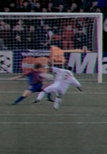 Puyol Transforms into a Goalkeeper in the Champions League