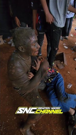 Cewek Baju Hitam Kena Tangkap Kuda Lumping - Benjang Tirta Abadi