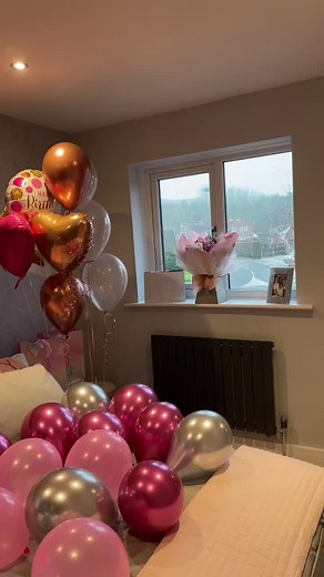 HAPPY 19TH BIRTHDAY GORGEOUS!! I LOVE YOU, FOREVER AND ALWAYS!!🎉🎁🎈