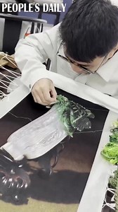 With exquisite craftsmanship, a #Suzhou embroidery master from Jiangsu, east China, has recreated the famous Jadeite Cabbage 🥬 – a renowned Chinese artifact – with delicate silk threads. Now, how else can this iconic cabbage be reimagined through various art forms?💡 #SuzhouEmbroidery #JadeiteCabbage Video/People's Daily | Wang Guan - public page