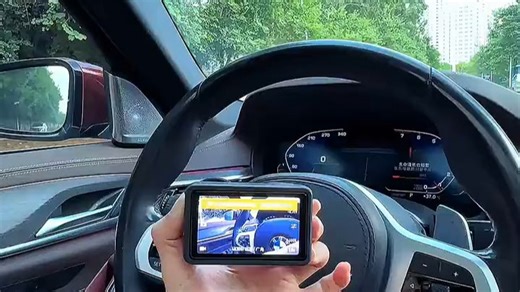 闪迪（SanDisk）超速内存卡，读写稳定，适合拍摄视频或传输大文件，办公室、旅行中快速整理素材，效率翻倍！