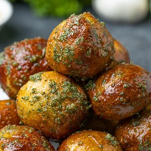 3 Game Day Pretzel Bites in 15 Ingredients or Less Game day and rivalries go hand in hand, but with this snack, we are all Team Pretzel Bites. Thanks to GEICO, making these 3 different flavors of pretzel bites couldn't be easier with 15 ingredients or less. | Tasty