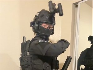 SWAT特警Cos战术装备穿搭和武器演示