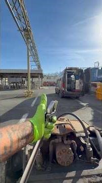 🎁￼ 10€ pour l’abonné qui trouve le montant de l’intervention! #brh #hydraulic #demolition #crusher