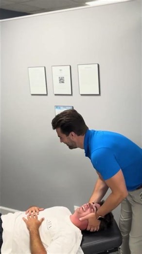 Stop Cracking Your Own Neck! See the Best Chiropractor Near Arlington Heights IL