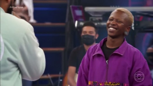 Pra quem perdeu essa cena maravilhosa ontem no Altas Horas! Obrigado Emicida, parabéns Winnie Noely! 🙏🏽💙 | Batalha da Matrix