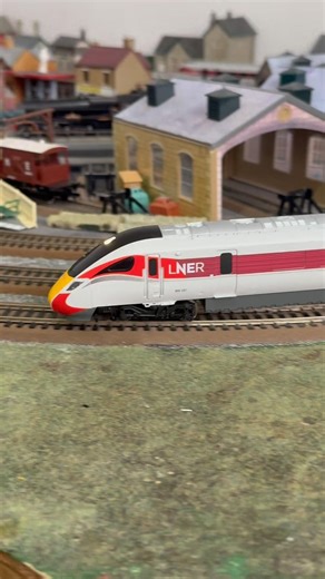 Hornby railroad LNER class 800 Azuma train set with extra coaches #hornby #00gauge #modelrailway