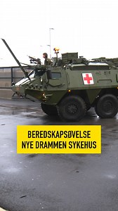 🚨 Stor beredskapsøvelse på Drammen sykehus 🚑 Torsdag 27. november ble årets første store øvelse gjennomført på det nye sykehuset på Brakerøya. Sammen med Drammen kommune, brannvesen, politi og forsvaret trente vi på alt fra masseskade og PLIVO-scenarioer til håndtering pasienter utsatt for kjemiske stoffer. 📚 – En veldig nyttig øvelse, sier øvelsesleder Cindy Treland. Erfaringene tas nå med videre for å styrke planverk og beredskap. 🎥📸 Se video fra øvelsen 👇🏻 #vestreviken Vestre Viken, Dr