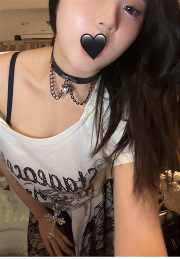 Grunge and Emo Outfit Ideas for a Perfect Fit Check