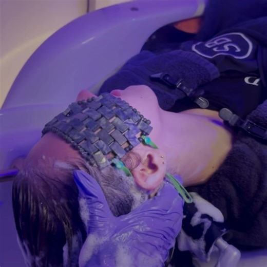 🧖‍♀️ Tension melts away after a single session. Treat yourself to Las Vegas’ most rejuvenating head spa—where stress relief meets hair therapy. ✨ | Scalp Bar