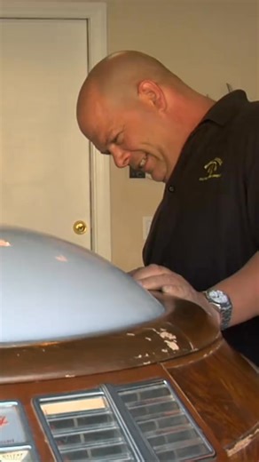 This classic jukebox needs a major restoration. #PawnStars | Fan fiction 14
