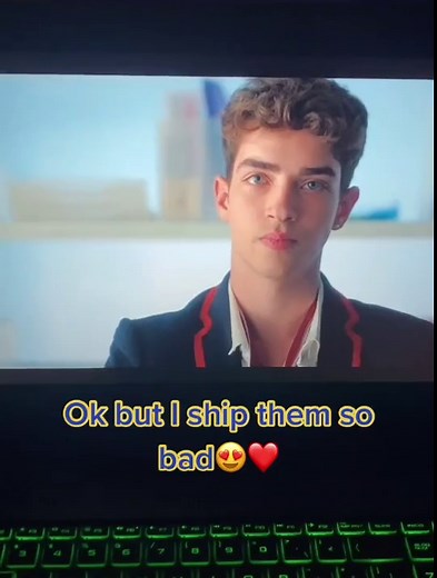 Manu Rios: Gay Scenes in Elite Series | Patrick and Ivan Kiss